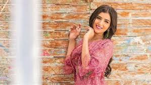 أكدت الفنانة نرمين الفقي أن أحداث مسلسل ضل راجل الذي تشارك فيه، مشوقة جدا بسبب الصياغة التي تحمل مفاجآت كثيرة في سياقها حرصت النجمة نرمين الفقى على مشاركة جمهورها صورا من كواليس مسلسل ضل راجل، المقرر عرضه في شهر رمضان المقبل 2021. Ø£Ø­Ø¯Ø§Ø« Ù…Ø³Ù„Ø³Ù„ Ù„Ø¤Ù„Ø¤ Ø§Ù„Ø­Ù„Ù‚Ø© 9 ÙƒÙŠÙ Ø³ØªÙ†ØªÙ‚Ù… Ù…ÙŠ Ø¹Ù…Ø± Ù…Ù† Ù†Ø±Ù…ÙŠÙ† Ø§Ù„ÙÙ‚ÙŠ