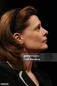 759 Suzanne And Husband Stock Photos, High-Res Pictures, and Images