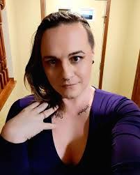 Davina Wood's Instagram, Twitter & Facebook