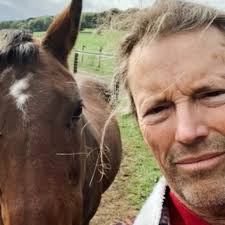 🥺 그가 치유할 수 있는 일이길 바랍니다 🤲🏾. 그는 멋져