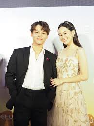 Chị diệp (vợ anh victor) kể lí do chọn tôi để lồng tiếng ngạn vì có lên mạng search các bản cover khi chàng trai viết lên cây và ấn tượng nhất với bản cover của tôi. Pháº¡m Ä'inh Thai Ngan Va Hanh Trinh Ä'áº¿n Vá»›i Má»™t Ná»­a Cá»§a Ngáº¡n Trong Máº¯t Biáº¿c Sao Viá»‡t Viá»‡t Giáº£i Tri