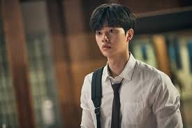 He is known for his prominent roles in love alarm and sweet home. ë‚˜ë¹Œë ˆë¼ ì†¡ê°• ë°•ì¸í™˜ ë‚˜ë¬¸í¬ì™€ ì²« ì´¬ì˜ ë¦¬í—ˆì„¤ ê¿ˆê¹Œì§€ ê¿¨ë‹¤ ì¸í„°ë·° ìŠ¤íƒ€íˆ¬ë°ì´