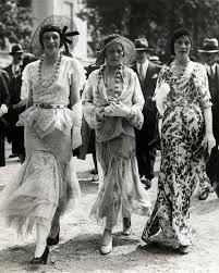 Mode beige is a very dark shade of beige. The Paris Fashion Of 1930s Photo By Meurisse Fashion History 1930s Fashion Vintage Fashion