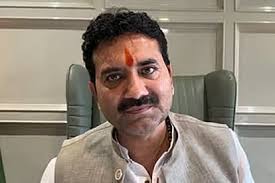 Indore Collector Asheesh Singh Orders Extra Hours, Work On Holidays For  Officers To Ensure Top Rank In Government Scheme Implementation