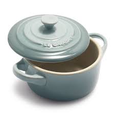 Le Creuset Signature Petite Cocotte 8 Oz Sur La Table In 2020 Creuset Le Creuset Le Creuset Butter Dish