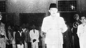 Sebutkan 3 tokoh penyusun naskah proklamasi kemerdekaan indonesia. Berikut 8 Tokoh Yang Berjasa Saat Proklamasi Kemerdekaan Indonesia No 7 Bagian Ngetik Halaman All Tribun Jatim