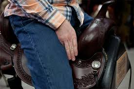 The shorter saddle skirt allows for the horse to achieve. Western Saddle Seat Size Calculator