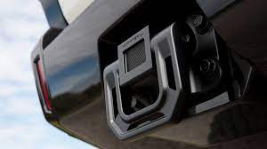 Check out what the 2022 hummer ev can do before its major reveal on to be competitive against electric truck rivals like the tesla cybertruck and rivian r1t, the hummer ev will need the ability to tow between 7,500 and 11. 2022 Gmc Hummer Ev Tow Hook Insideevs De Fotos