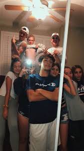 Touch device users, explore by touch or with swipe gestures. Pin By Medora Denaeyer On Mine Friend Photos Friend Photoshoot Friends Photography