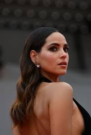 Adria Arjona asiste al estreno de "Holy Spider" en el 75° Festival Anual de  Cine de Cannes