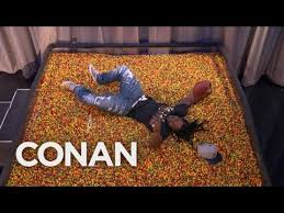1024 x 682 jpeg 127 кб. Marshawn Lynch Dives Into An End Zone Of Skittles Conan On Tbs Youtube