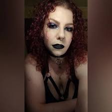 Es Rek-Rap, un demonio fan de Spiderman, un poco como el duende Batmite a  Batman, pero menos mágico y más "hora de las tortas"