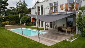 Dieser Pool Mit Angrenzender Holzterrasse Wurde Mit Einer Soliday Cs Anlage Ausgestattet Welche Die Bestehe Holzterrasse Kleine Terrasse Schwimmbadabdeckungen