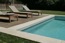 gamme sermibeton margelle l avec une retombee rouviere collection margelle piscine terrasse piscine revetement sol exterieur