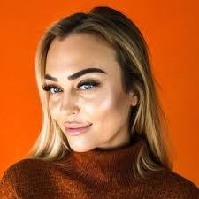 Candi Perry's Instagram, Twitter & Facebook