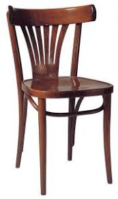 Le celebre modele n014 concu en 1859 est reconnu comme la reference des chaises de bistrot a travers le monde. Chaises De Bistrot En Pin Type Thonet
