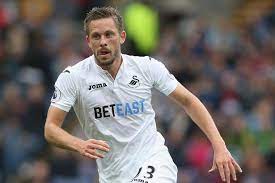 Jun 22, 2021 · we know player swap deals are rare and the last one that i can think of involving daniel levy was the deal sending gylfi sigurdsson to swansea city for michel vorm and ben davies, even though. Swansea Boss Clement Hopeful Of Quick Decision Over Sigurdsson Dhaka Tribune