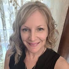 Jen Hess's Instagram, Twitter & Facebook