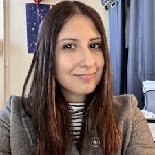 Lorena Banuelos's Instagram, Twitter & Facebook