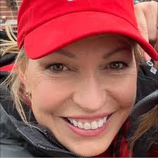 Anna Gwinn's Instagram, Twitter & Facebook