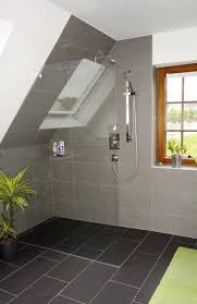 Badewanne Kleines Bad 21 Kleines Badezimmer Mit Badewanne Und Dusche Badewanne Kleines Bad Badezimmer Dachschrage Badezimmer Badezimmer Grau