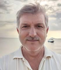 ARILAR SALDIRDI HAYATA TUTUNAMADI 💥Balıkesir Bandırna'da ot biçtiği sırada  yaban arılarının saldırısına uğrayan 60 yaşındaki Yılmaz Dolgun, arı  alerjisi nedeniyle hayatını kaybetti. Acı haberi alan eşi kalp krizi  geçirdi.