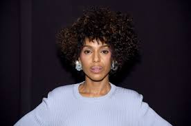 It starting with the short and medium up to the long haircuts you can find exciting models. Kerry Washington Wears Short Curly Hairstyle To Nyfw 2019 Allure
