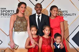 Mo farah twin brother, hassan, resides in somalia with his wife and five children. Sir Mo Farah S Wife Tania Farah Does Great North Run With Him And Says Marriage Can Be Lonely Daily Mail Online