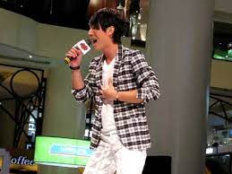 Malaysian idol er den malaysiske versjonen av idol series som startet i storbritannia , ligner på show som storbritannias pop idol og american idol i franchisen. Andrew Tan Youtube