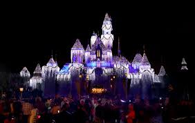 Most of the resort's holiday decorations and entertainment will start nov. Christmas At Disneyland The 5 Types Of People Who Should Go