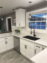 42 Trends You Need To Know White Shaker Kitchen Cabinets Farmhouse Subway Tile Backsplash 1 In 2020 Modern Kitchen Room Kitchen Backsplash Designs White Shaker Kitchen