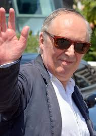 Découvrant son talent pour l'écriture, il décide de devenir scénariste. Dario Argento Wikipedia
