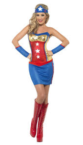 Superheroines in peril, combat and sexual situations depicted in online photo comics, original artwork and 3d. Deguisement Super Heroine Achat Vente