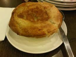 Zuppa soup adalah sup kental dengan pastry ala croissant yang ditaruh diatasnya seperti topi dan disebut sup bertopi atau zuppa soup. Zuppa Sup Cha In Hate N Love