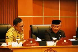 Jadi ingat dengan spanduk mayat di pilkada dki jakarta tahun 2017. Nuroji Blak Blakan Dari Soal Idris Dipermalukan Sampai Janjinya Ke Pradi