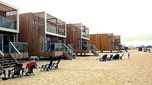 Und auch der urlaub in einer ferienwohnung in der niederlande spielt sich meist am oder sogar auf dem wasser ab: Ferienhaus Am Meer Urlaub Am Strand In Holland
