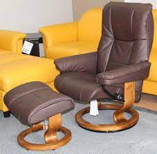 Mocha, like the drink, the powder, the dessert, and so on, is rich and somehow opulent. Stressless Chelsea Small Mayfair Paloma Chocolate Leather Recliner Chair And Ottoman By Ekornes