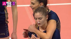 Martyna grajber, przyjmująca reprezentacji polski i kapitan mistrzyń polski chemika police, walczy z hejterem. Tauron Puchar Polski Martyna Grajber Znokautowana W Trakcie Finalu Polala Sie Krew Wideo Polsat Sport