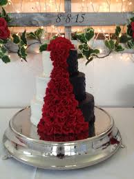 Black And White Wedding Cakes With Red Roses Black White Red Wedding Cake 3 Tier Cake W Buttercream Icing And Artificial Red Roses Wedding Cake Red Tiered Cakes Cake
