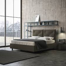 Con le sue linee defilate si adatta il cassone per il letto è una tendenza degli ultimi anni, importata da paesi in cui ottimizzare gli spazi è un'arte. Letto Matrimoniale Appia Itamoby Con Contenitore