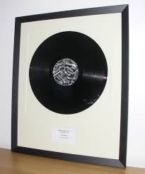 180 gram heavyweight vinyl on gatefold sleeve. Arctic Monkeys Whatever People Say I Am That S What I M Not Framed Lp