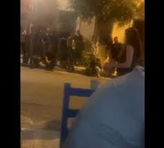 showads ad=ad1 ένας καινούριος χώρος στην οδό δημοφώντος ξεφύτρωσε. Petralwna Ante3oysiastes Apenanti Apo To Trapezi Poy Deipnei O Kwstas Mpakogiannhs Ellada Thepressroom Gr