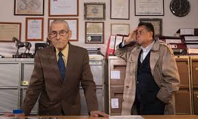 Rómulo es un detective que tiene una empresa de investigaciones título original: Resena El Agente Topo Cine Casual