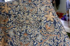 Dengan berkembangnya moda transportasi, penyebaran batik di indonesia pun tersebar hampir di seluruh daerah indonesia. Bagaimana Membedakan Batik Jogja Dan Solo