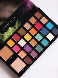 Let it inspire your creativity and give you the motivation and inspiration to break the rules and explore the art of makeup. Bperfect Cosmetics Stacie Marie Carnival Palette