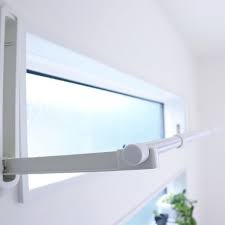 これは便利 室内干しも浮かせて干せる 目立たないベルメゾンの壁付け物干し 室内物干し リビング 部屋干し インテリア 収納