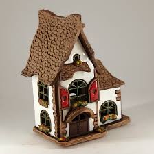 The kings & queens of fantasy haus are back and ready to celebrate another trip around the sun. A066 Fantasy Haus Kastel Keramik