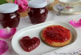 Rosa damascena, doğal gül suyu, saf ve doğal, ısparta gül yağı, rosadamascena, دهن ورد اسبارتا, gül yağı fabrikası, gül suyu fabrikası. Confettura Di Rose Dolce E Profumata Da Piante Antiche Rosa Damascena