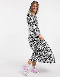 Choose from a huge inventory of amazing black and white pattern dresses styles such as sundresses, cold shoulders, long sleeve, low waist, rompers and jumpers, depending on your daughter's unique preferences. Asos Design Maxi Smock Dress In Black And White Floral Print Asos