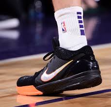 Bryant wrote on one shoe for booker, to the young one, and on the other to book, be legendary. kobe bryant and devin booker Kicks On Court Devin Booker S Best Fits Kicks This Season Nice Kicks